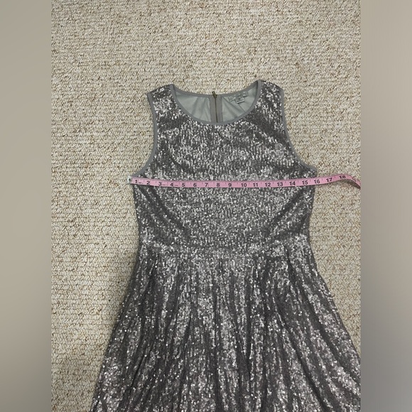 Issi Dress - Picture 5 of 7